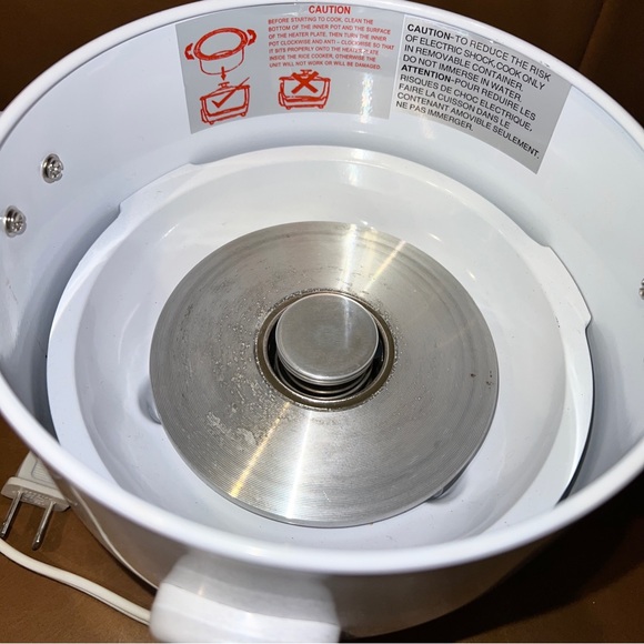 Salton Rice Cooker Model RA3A, 3 cups, Power 360 watts - Picture 4 of 7